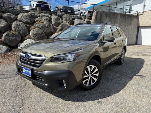 Used 2022 Subaru Outback Premium AWD/4WD image 1