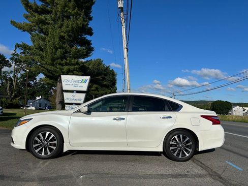 Used 2017 Nissan Altima 2.5 SV FWD image 7