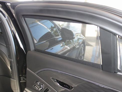 Used 2022 Bentley Flying Spur V8 image 25