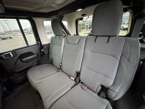 Used 2025 Jeep Wrangler Willys image 11