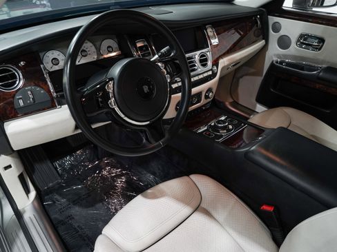 Used 2015 Rolls-Royce Ghost RWD image 2
