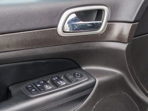 Used 2018 Jeep Grand Cherokee Altitude image 16