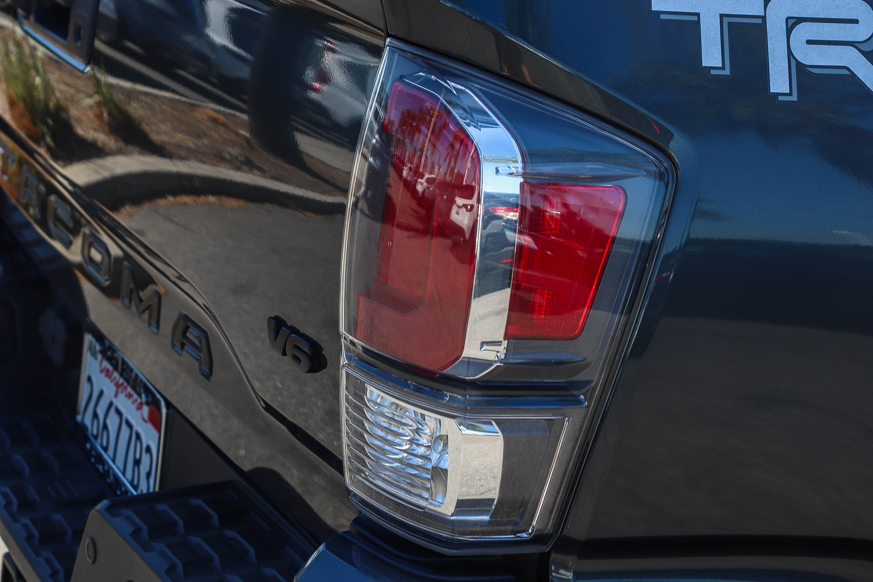 Used 2020 Toyota Tacoma TRD Off-Road w/ Technology Package AWD/4WD image 9