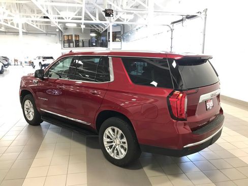 Used 2024 GMC Yukon SLT w/ SLT Luxury Package AWD/4WD image 3