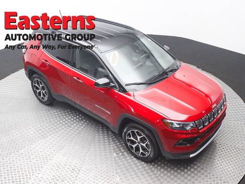 Used 2025 Jeep Compass Limited AWD/4WD image 3