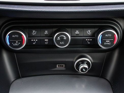 Used 2024 Alfa Romeo Stelvio Ti image 25