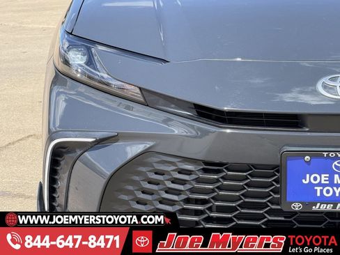 Used 2025 Toyota Camry SE w/ Convenience Package image 5