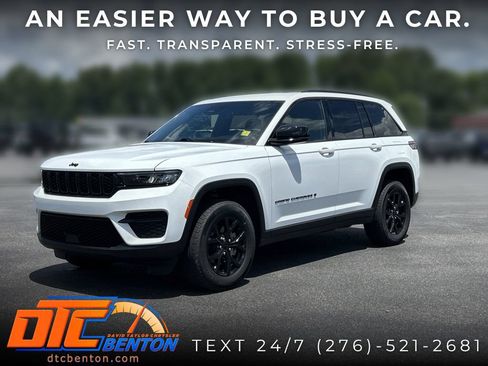 Used 2025 Jeep Grand Cherokee Altitude AWD/4WD image 7
