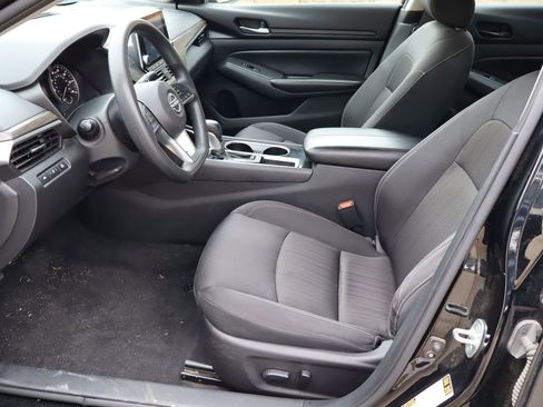 Used 2024 Nissan Altima 2.5 SV FWD image 15