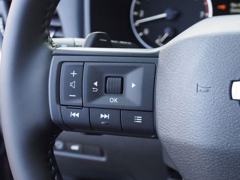 Used 2026 Nissan Rogue SV FWD image 20