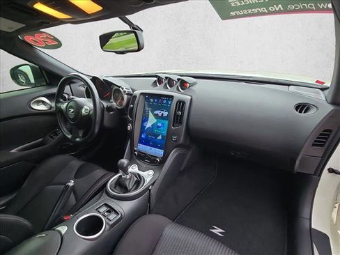 Used 2020 Nissan 370Z Coupe RWD image 18
