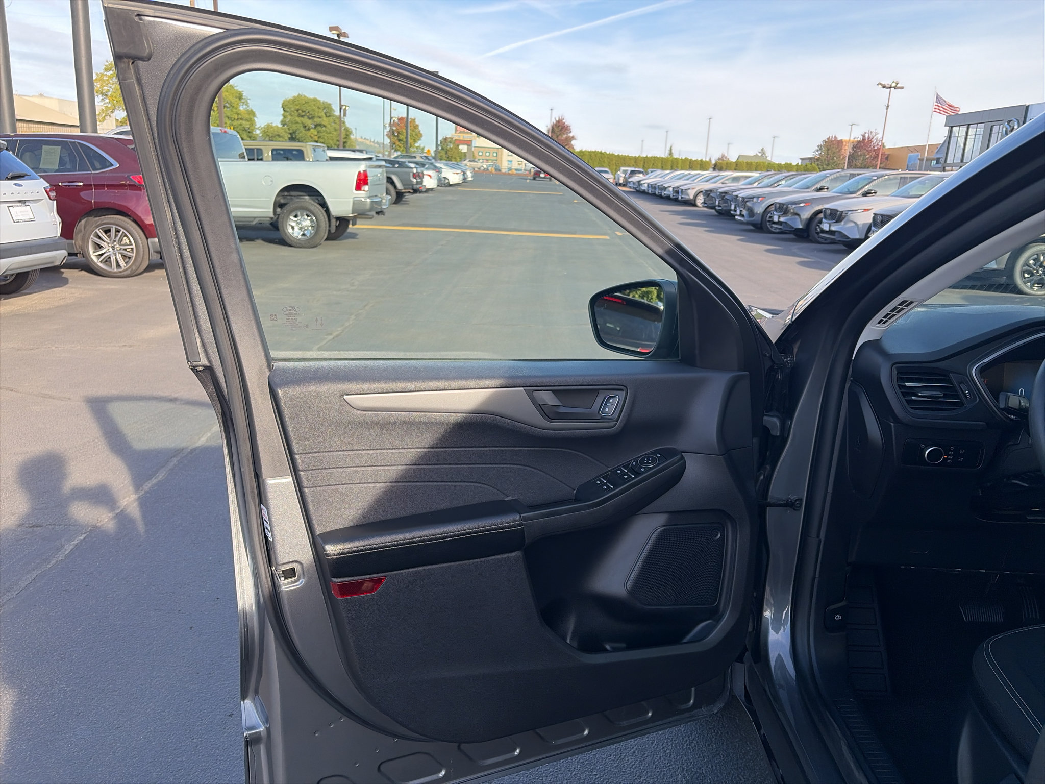 Used 2025 Ford Escape Active AWD/4WD image 10