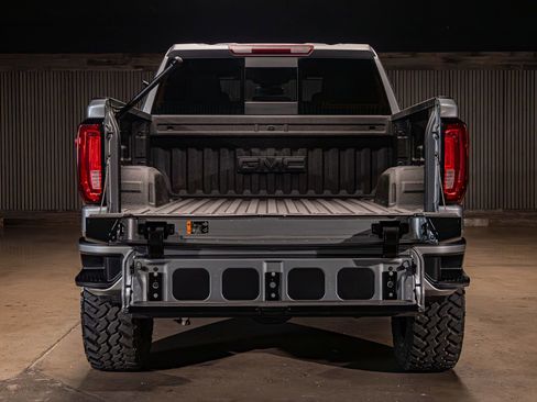 Used 2025 GMC Sierra 1500 AT4 w/ AT4 Premium Package AWD/4WD image 9