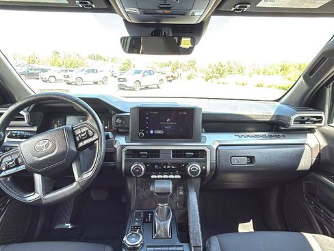 Used 2025 Toyota Tacoma SR5 AWD/4WD image 25