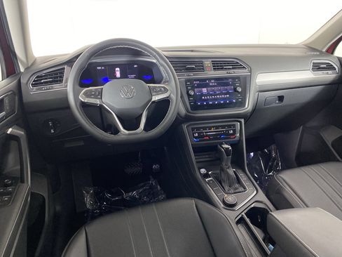Used 2022 Volkswagen Tiguan SE image 42