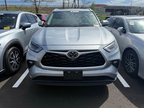 Used 2022 Toyota Highlander XLE image 2