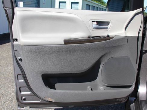 Used 2016 Toyota Sienna XLE w/ XLE Navigation Package FWD image 15