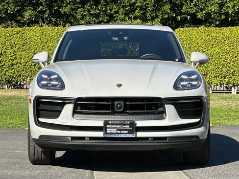 Certified 2025 Porsche Macan AWD/4WD image 11