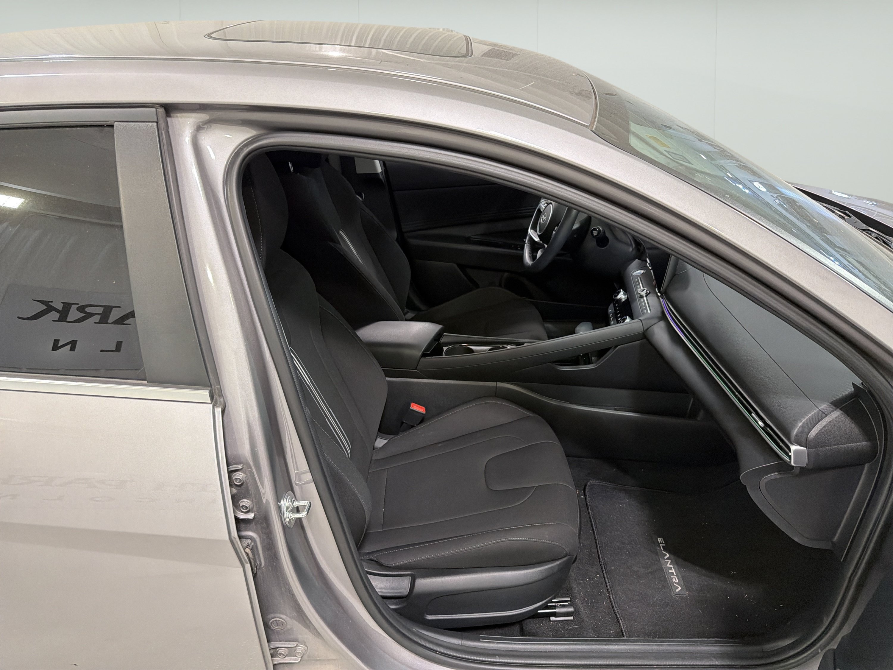 Used 2024 Hyundai Elantra SEL w/ Convenience Package FWD image 9