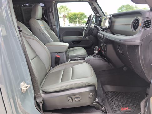 Used 2024 Jeep Gladiator Mojave AWD/4WD image 33