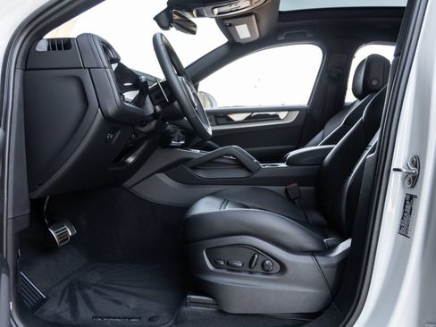 Certified 2026 Porsche Cayenne S AWD/4WD image 25