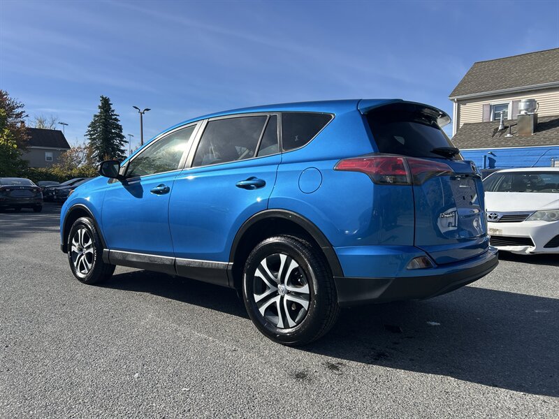 Used 2018 Toyota RAV4 LE w/ All Weather Liner Package AWD/4WD image 6