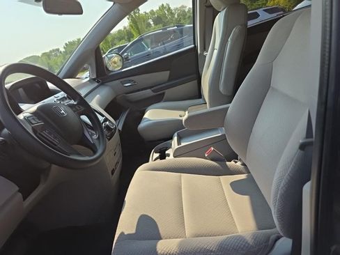 Used 2016 Honda Odyssey SE image 3