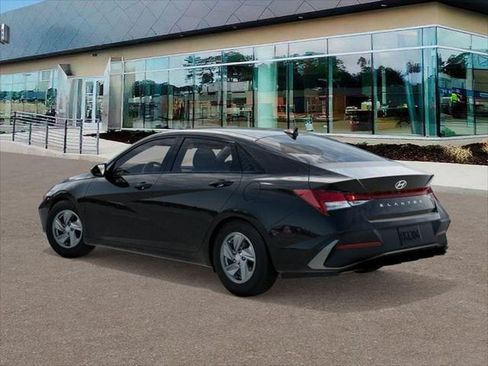 New 2026 Hyundai Elantra SE FWD image 5