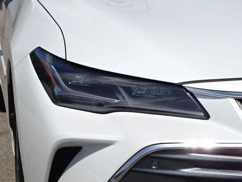 Used 2019 Toyota Avalon Limited w/ Advanced Safety Package FWD image 5