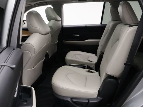 Used 2024 Toyota Grand Highlander AWD Hybrid image 19