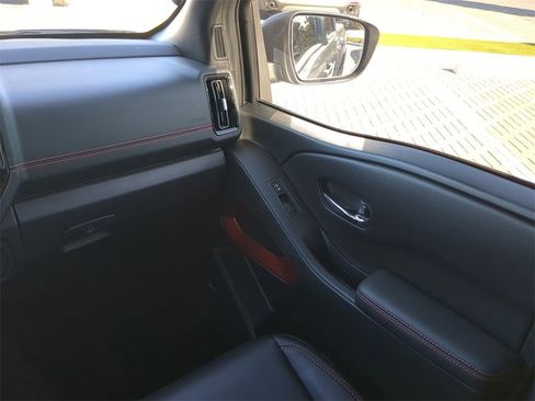 Used 2025 Nissan Frontier PRO-4X w/ Pro Premium Package image 18