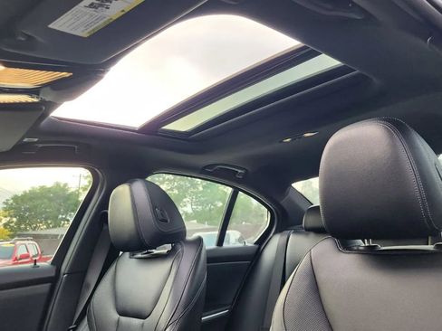 Used 2024 BMW 330i Sedan w/ M Sport Package image 17