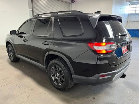 Used 2024 Honda Pilot TrailSport image 4
