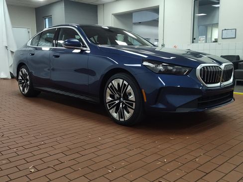 Used 2026 BMW 530i xDrive AWD/4WD image 6