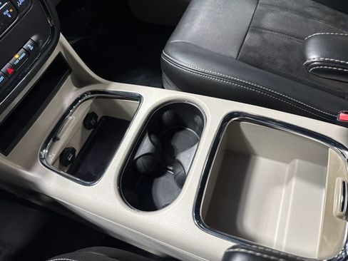 Used 2019 Dodge Grand Caravan SXT w/ Driver Convenience Group image 21