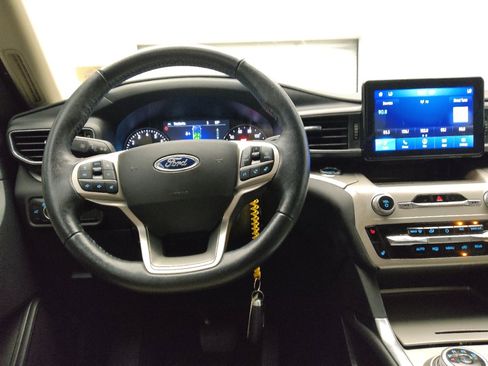 Used 2022 Ford Explorer XLT w/ Equipment Group 202A RWD image 22