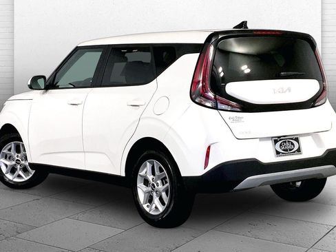 Certified 2025 Kia Soul LX w/ LX Technology Package FWD image 11