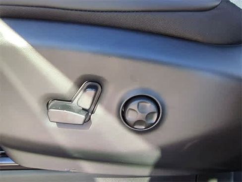 New 2026 Chrysler Pacifica Select image 18