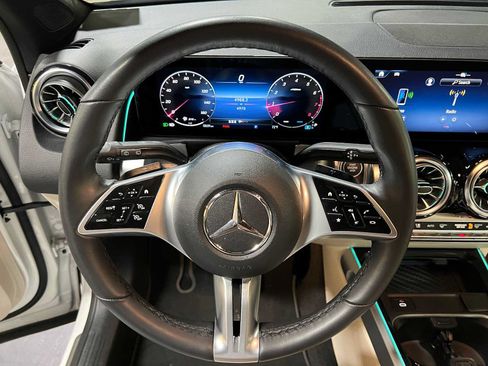Used 2026 Mercedes-Benz GLB 250 4MATIC image 28
