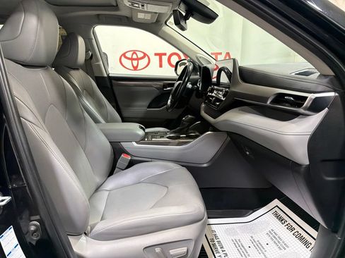 Used 2022 Toyota Highlander Limited AWD/4WD image 12