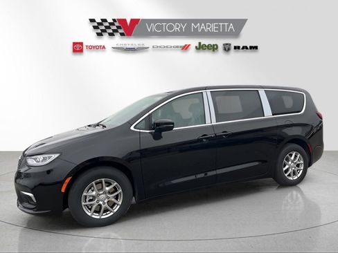 New 2026 Chrysler Pacifica Select image 1