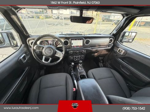 Used 2018 Jeep Wrangler Unlimited Sahara AWD/4WD image 29