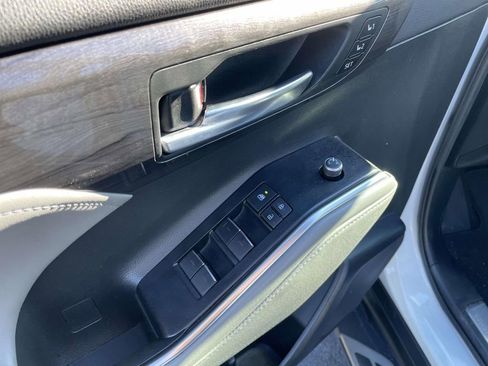 Used 2021 Toyota Highlander Platinum image 29