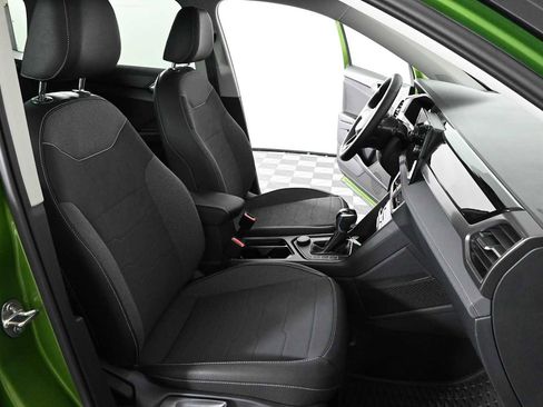 Certified 2025 Volkswagen Taos SE AWD/4WD image 11