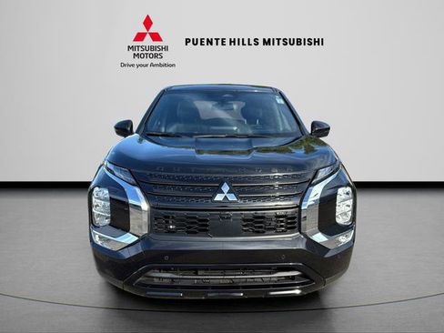 Used 2023 Mitsubishi Outlander SE Black Edition image 2