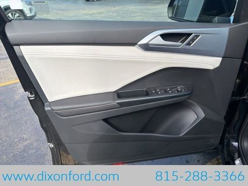 New 2026 Volkswagen Taos SE AWD/4WD image 23