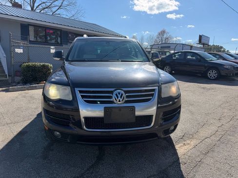 Used 2010 Volkswagen Touareg TDI AWD/4WD image 2
