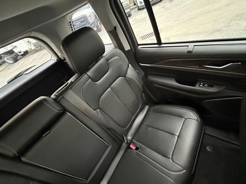 New 2023 Jeep Grand Cherokee 4WD 4xe w/ Luxury Tech Group II image 14