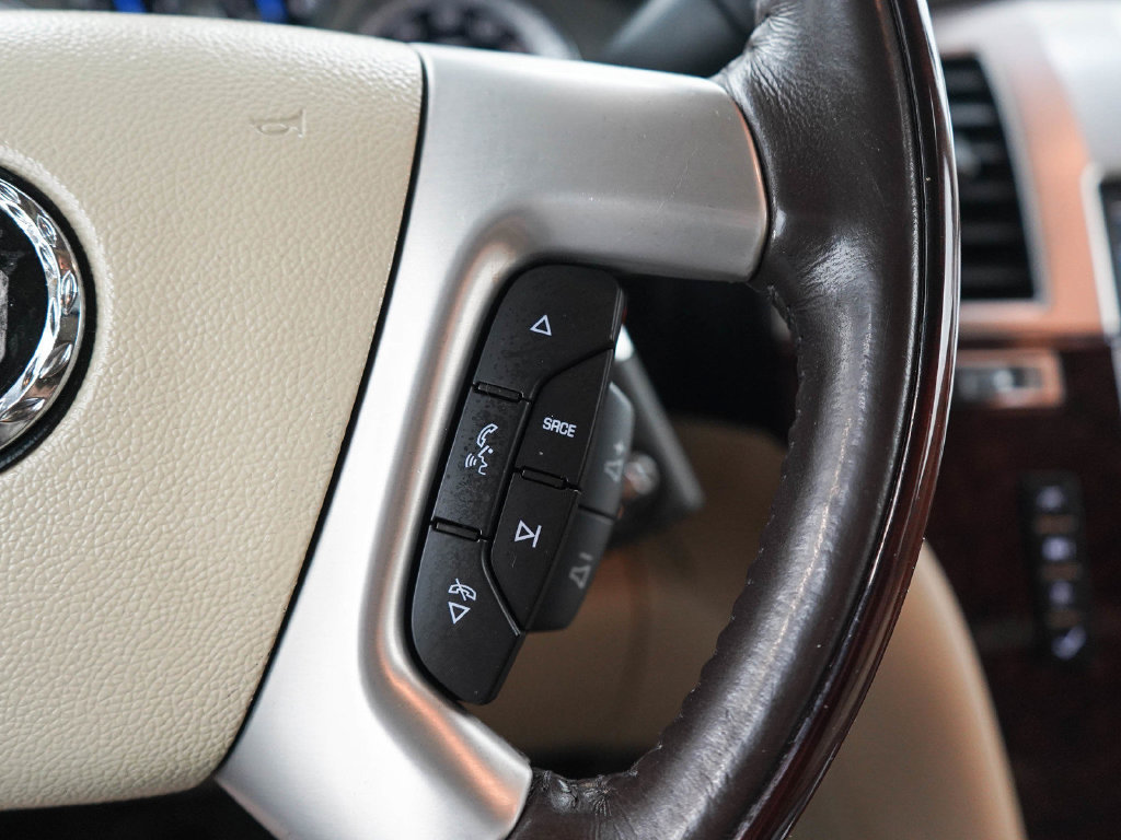 Used 2011 Cadillac Escalade Luxury AWD/4WD image 27