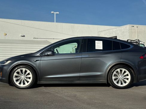 Used 2017 Tesla Model X 100D image 2